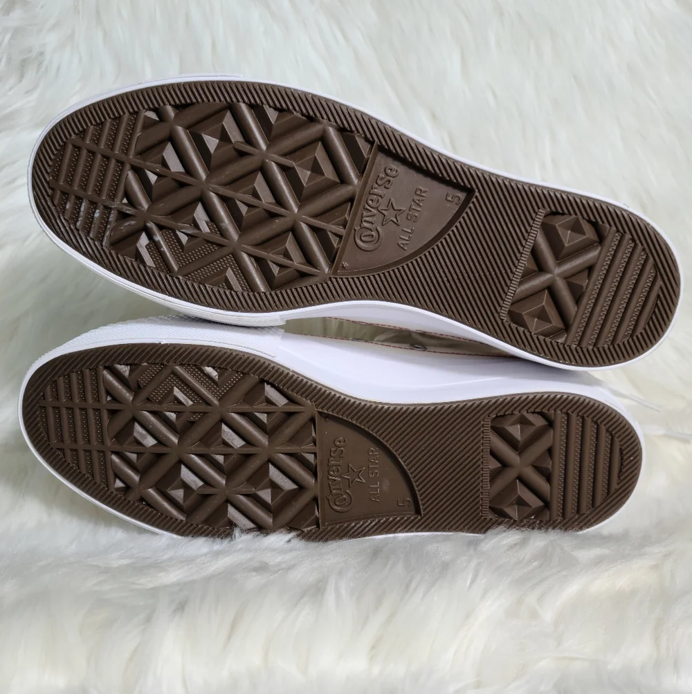 Converse Chuck Taylor All Star High Top White 7 Women / 5 Men NWOB - Picture 6 of 7